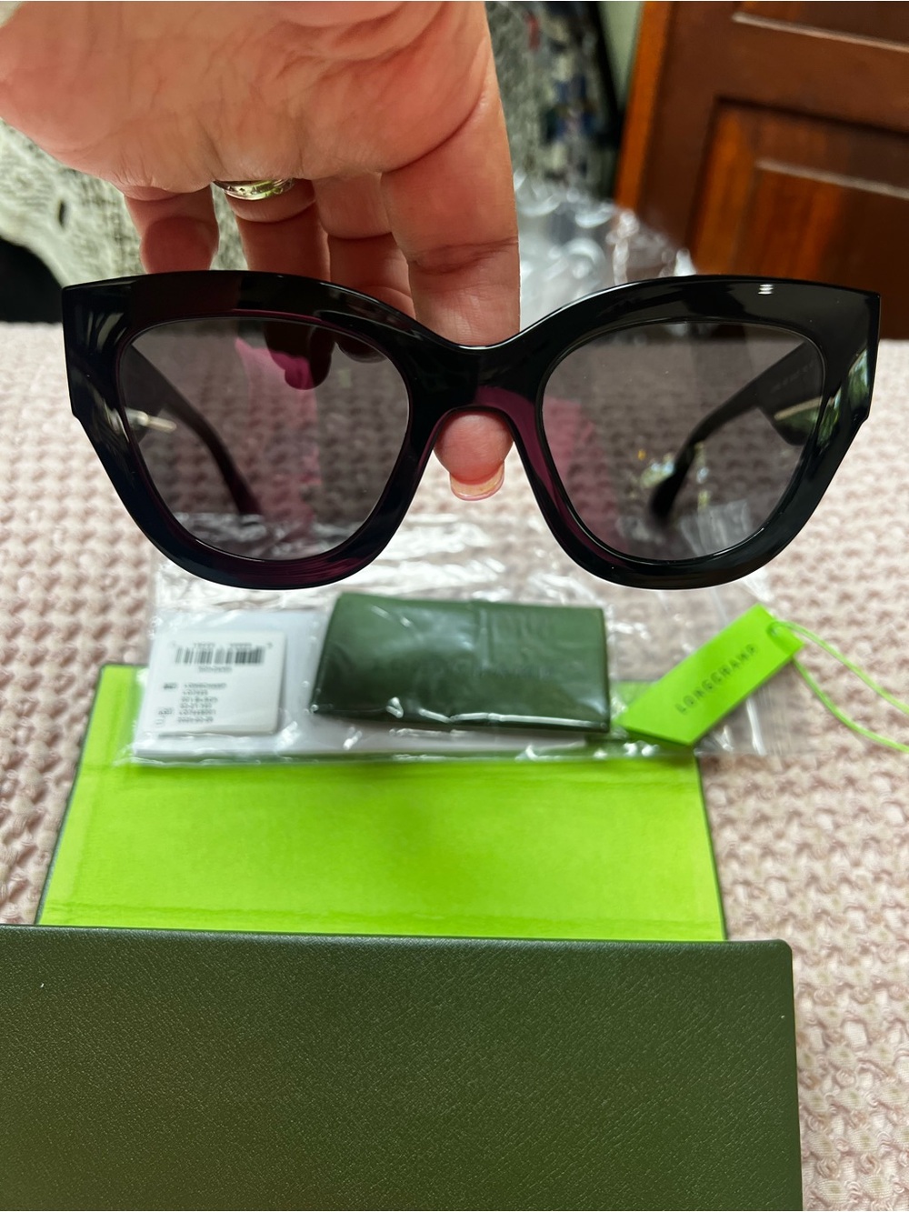 NWT Longchamp LO744S 001 Black Oversized Cat Eye Sunglasses w/ Fold Flat Case